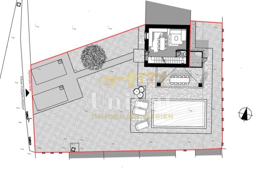 Renovirana kamnita hiša s bazenom